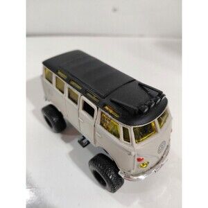 Maisto Die Cast 1:40 Scale Lifted Volkswagen (VW) Samba MicroBus